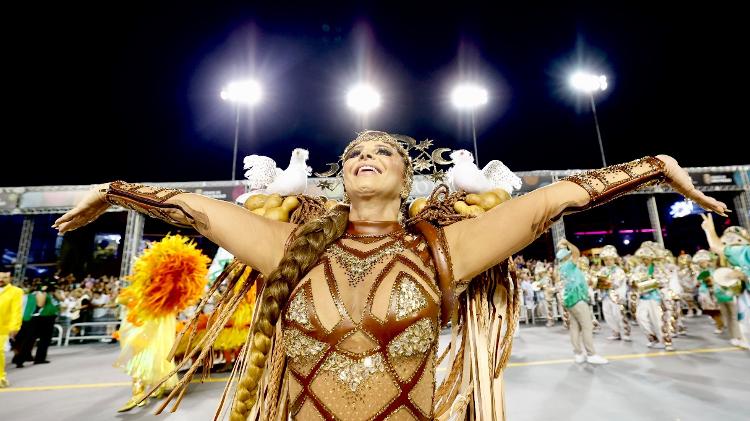 Viviane Araújo com a Mancha Verde, 2ª colocada do Carnaval de São Paulo, no Desfile das Campeãs