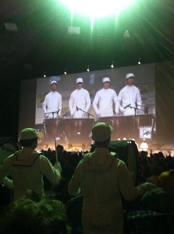 9.jul.2015 - Tambores de guerra anunciam o painel de "Jogos Vorazes: A Esperança - Parte 2" na San Diego Comic-Con 2015 - Reprodução/Twitter/hjsoulsge