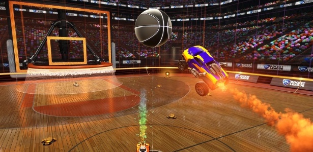 Com a missão de acertar a bola em um aro gigante, jogadores de "Rocket League" terão que se concentrar nas jogadas aéreas do game - Divulgação