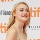 9.set.2016 - A atriz Dakota Fanning passa pelo tapete vermelho do Festival de Toronto para a première do filme "American Pastoral" - Mark Blinch/Reuters