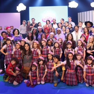 Elenco posa para foto na apresentação da novela "Carinha de Anjo" - Manu Scarpa/Brazil News - Manu Scarpa/Brazil News