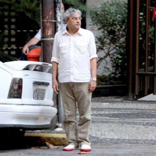Mas nenhuma foto Caetano Veloso viralizou tanto quanto esta. Em 2011, a AgNews divulgou imagens do cantor no Leblon, no Rio, - Fausto Candelaria /AgNews