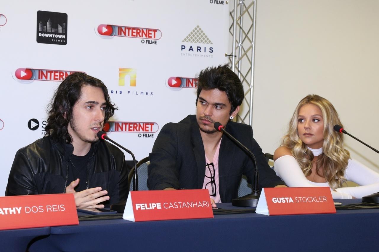 A pré-estreia de "Internet - O Filme" ocorreu no Cinemak do Shopping Eldorado e contou com a presença de Nakada, Cocielo, Igão, Cauê, Celbitt, Polado, Gusta, Pathy, Michele, Mauricio, Muca, Victor Meyniel, Polly e Rafinha. - Deividi Correa/AG News