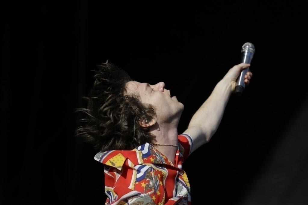 O vocalista do Cage The Elephant, Matt Shultz, durante show no Lollapalooza Brasil 2017, no Autódromo de Interlagos de São Paulo - Nelson Antoine/Folhapress