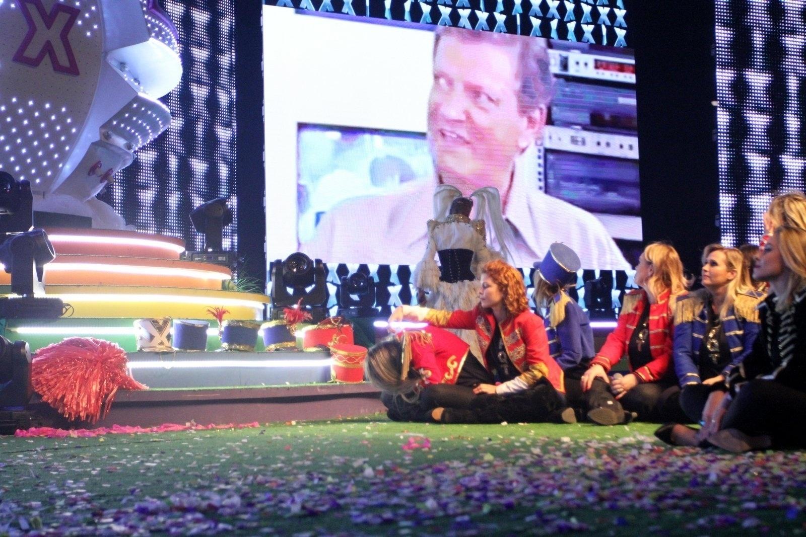Deu climão: Xuxa ganha homenagem de ex-paquitas durante show no Rio - Thyago Andrade/Brazilnews