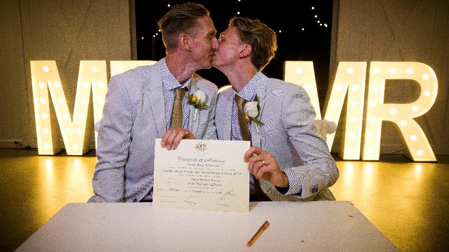 Craig Burns e  Luke Sullivan  se casam na Austrália - AFP