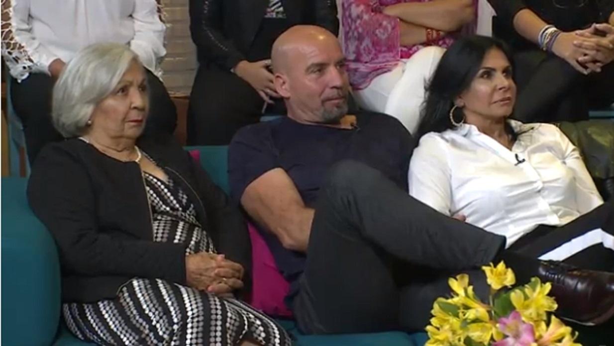 A família --composta por Gretchen, o marido, Thammy, a namorada, Andressa, Sula Miranda, entre outros-- acompanhou ao primeira episódio cerca de trinta minutos antes de sua estreia oficial na TV - Reprodução/multishow.com.br