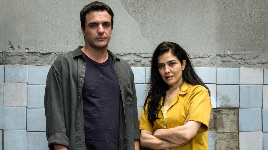 Segunda temporada de "Carcereiros" foca no relacionamento de Adriano (Rodrigo Lombardi) e Érika (Letícia Sabatella) - Divulgação/TV Globo