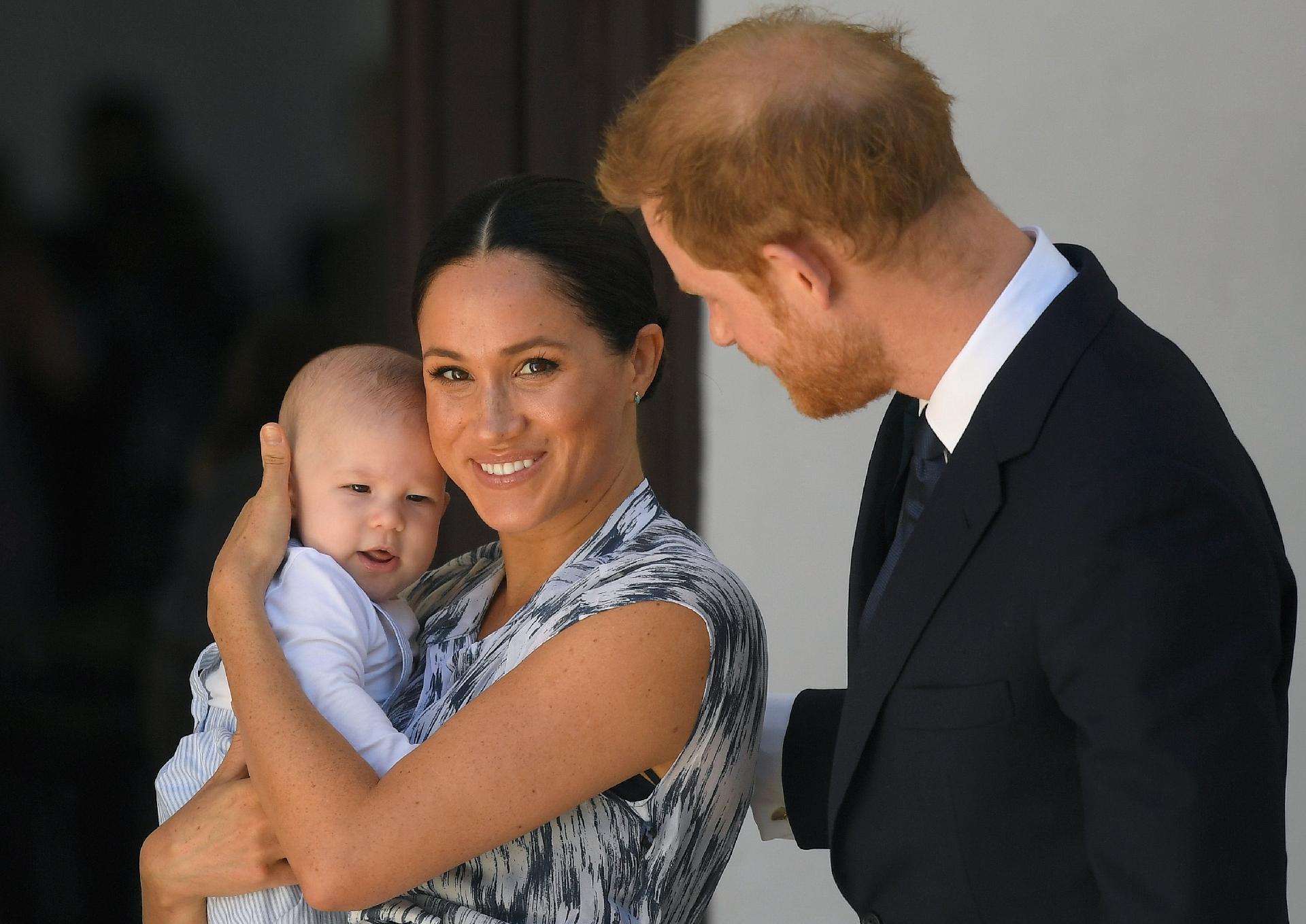 Archie, bebê real de quatro meses, foi levado por Harry e Meghan à África do Sul - Toby Melville/Reuters