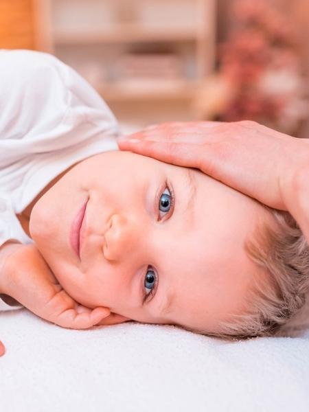 Bebê e mãe podem se beneficiar com o poder das pedras para terem equilíbrio emocional Bebê e mãe podem se beneficiar com o poder das pedras para terem equilíbrio emocional