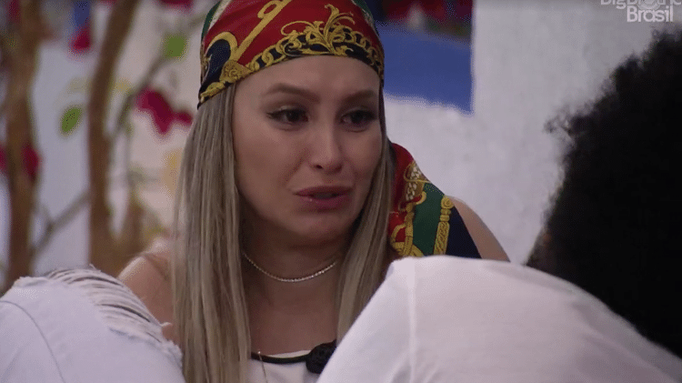 BBB 21: Carla chora ao falar de Lumena para João - Reprodução/Globoplay - Reprodução/Globoplay