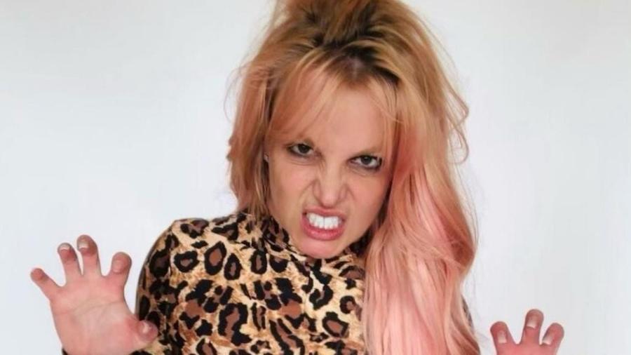 Britney Spears posa nua em porta de cômodo de sua mansão - Reprodução