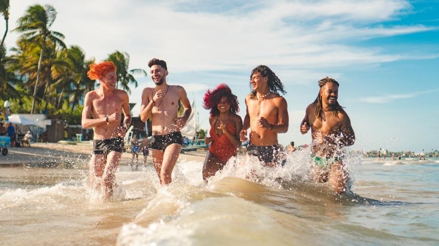 Amante de praia? Atenção com a roupa de banho evita problemas de saúde -  24/01/2022 - UOL VivaBem