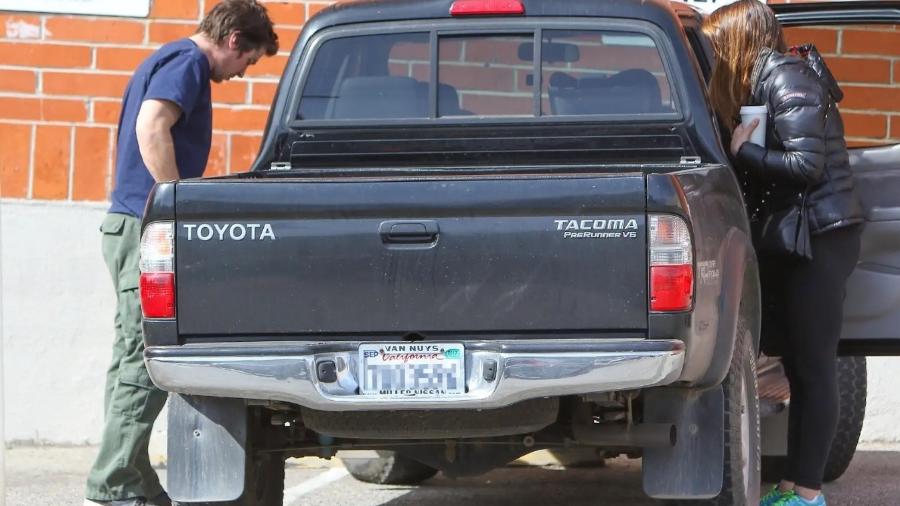 Christian Bale com seu Toyota Tacoma - Reprodução