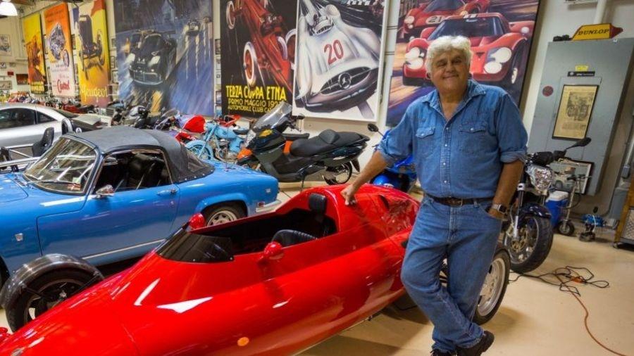 Jay Leno é internado com graves queimaduras após carro pegar fogo - Reprodução