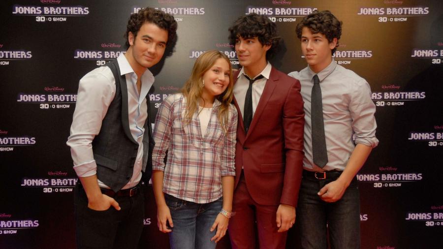 Sasha Meneghel tieta os Jonas Brothers em 2009; irmãos se apresentam em São Paulo nesta terça, 16/4