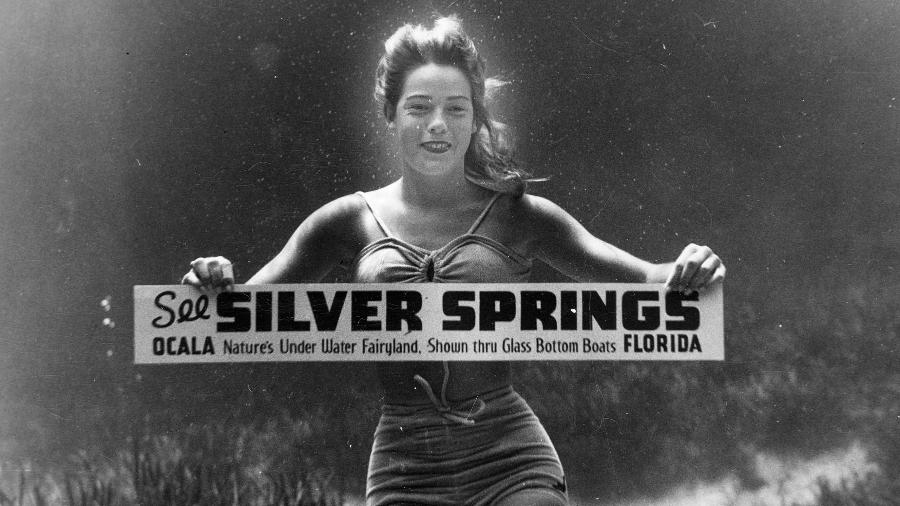 Modelo posa debaixo d'água para divulgar Silver Springs. Foto original de meados dos anos 1950