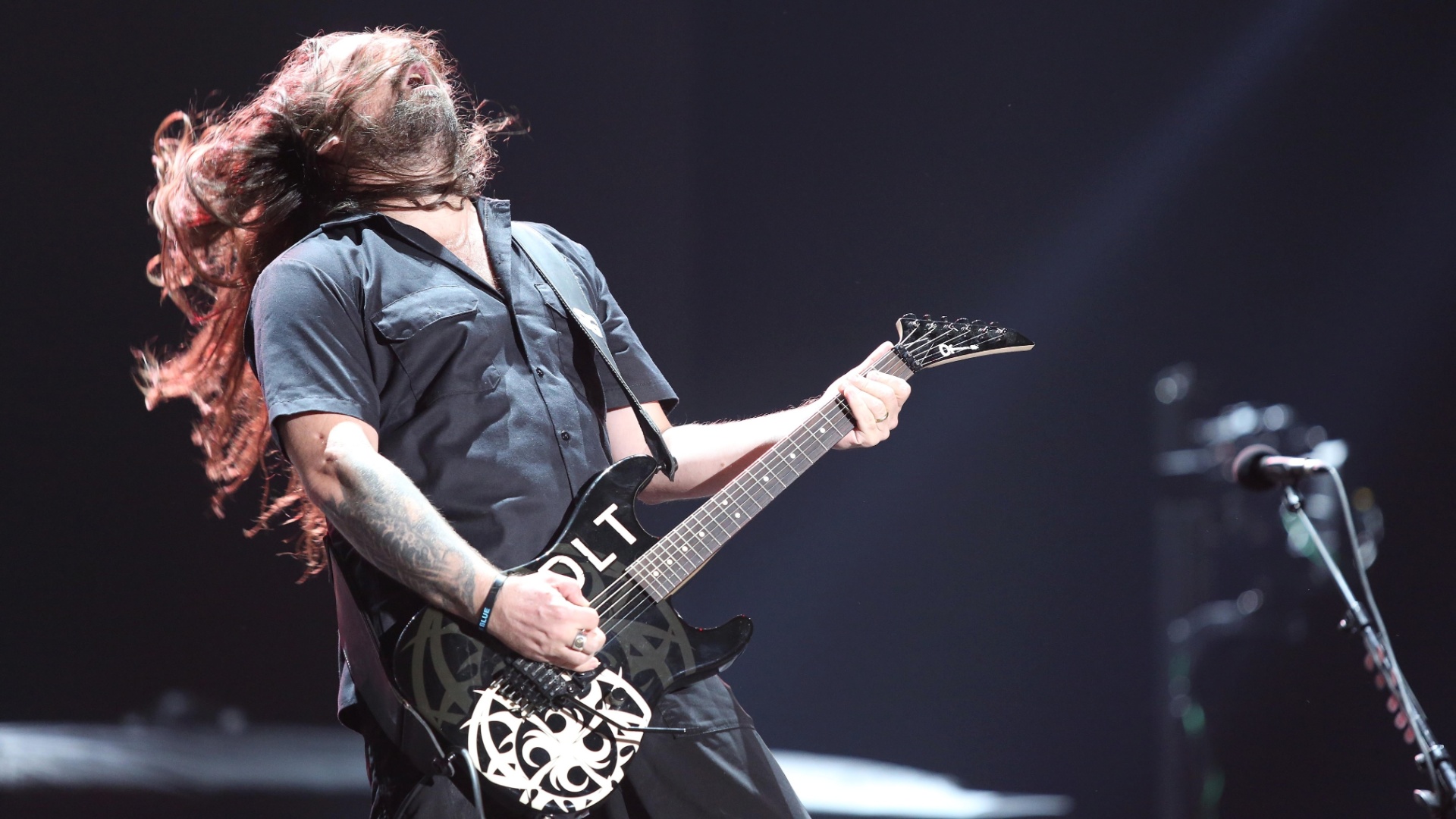 25.set.2015 - Com membros de diversas nacionalidades latinas, a banda De La Tierra abre o palco Mundo no quinto dia do Rock in Rio 2015. - Marco Antônio Teixeira/UOL