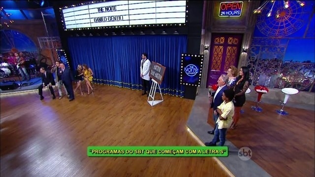 18.ago.2016 - Os participantes brincaram de um jogo de perguntas e respostas - Reprodução/SBT