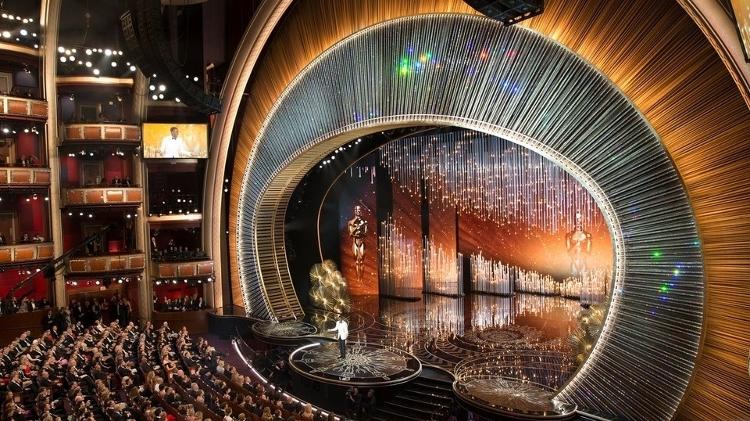 Incêndio se aproxima do anfiteatro Dolby Theatre, onde acontece o Oscar