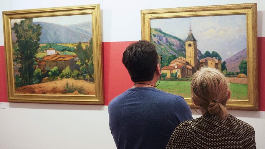 Turistas visitam o museu dedicado ao pintor francês Etienne Terrus, em Elna - Raymond Roig/AFP