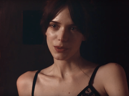 Stacy Martin é protagonista de "Rosy" - Reprodução