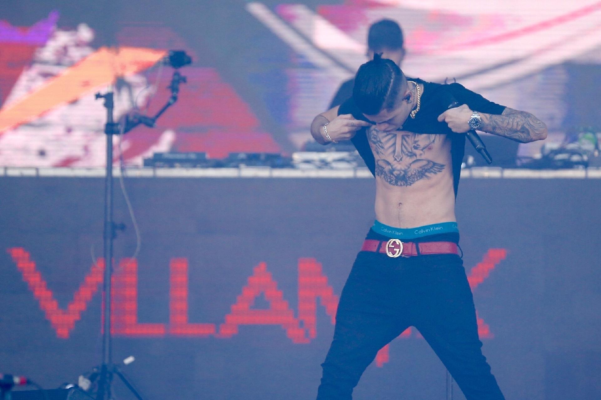 Kevinho mostra abdômen sarado em seu show no VillaMix Goiânia - Manuela Scarpa/Brazil News