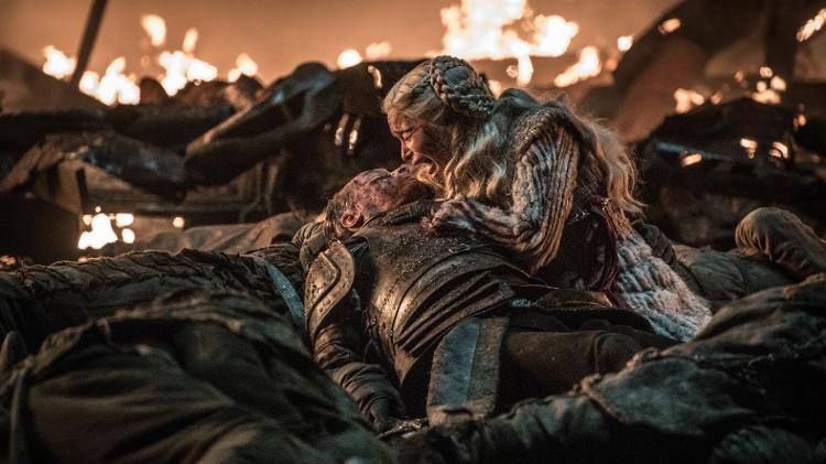 Daenerys (Emilia Clarke) lamenta morte de Jorah (Iain Glen) na Batalha de Winterfell de "Game of Thrones" - Divulgação - Divulgação