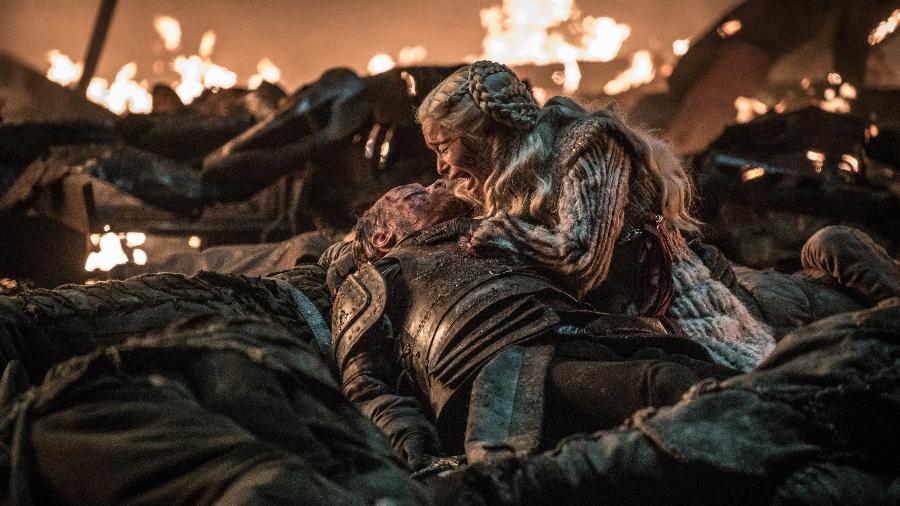 Daenerys (Emilia Clarke) lamenta morte de Jorah (Iain Glen) na Batalha de Winterfell de "Game of Thrones" - Divulgação