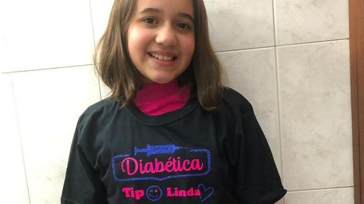 Caroline faz tratamento com insulina e precisa checar sua glicemia diariamente - Arquivo pessoal