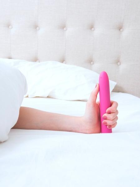 Estudo mostra que usar sex toys torna as pessoas mais felizes e  