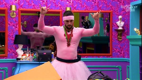 BBB 21: Arthur se veste de bailarina em castigo do monstro - Reprodução/Globoplay