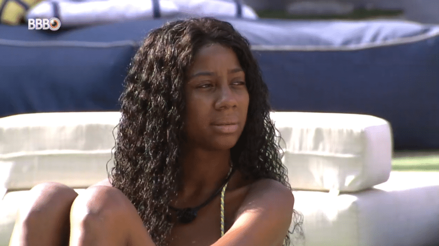 BBB 21: Camilla conversa com Viih Tube na área externa - Reprodução/Globoplay