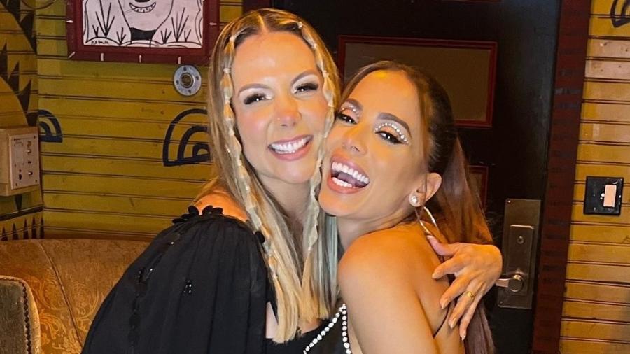 Anitta ao lado de Carla Perez em Orlando; cantora deixou de ir em festa de  Kim Kardashian para evento da amiga - Reprodução/Instagram
