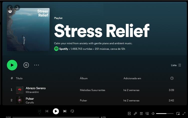 Playlist do Spotify Stress Relief (alívio para o estresse), que possui artistas fakes 