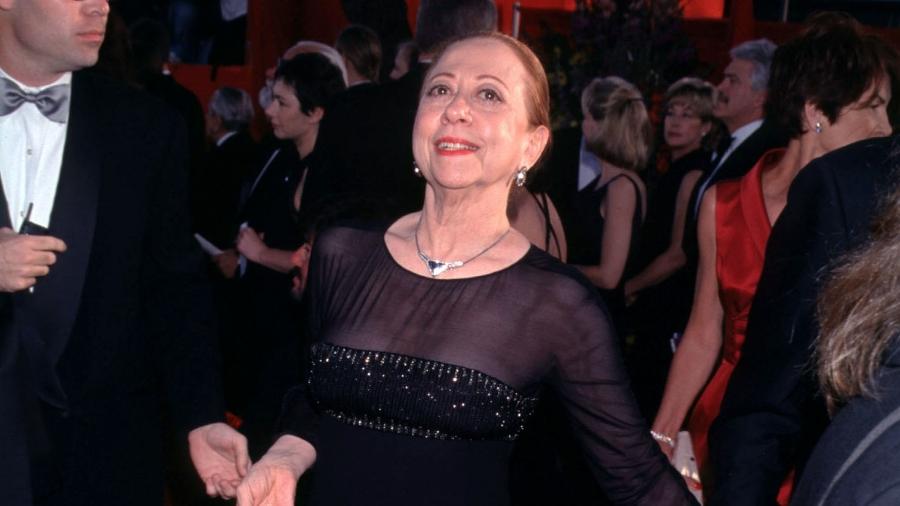 Fernanda Montenegro no tapete vermelho do Oscar de 1999