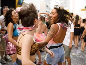 Todos deveriam prevenir a pneumonia, especialmente os foliões do Carnaval