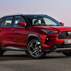 IPVA zerado: lei feita sob medida para Corolla beneficia Yaris Cross em SP