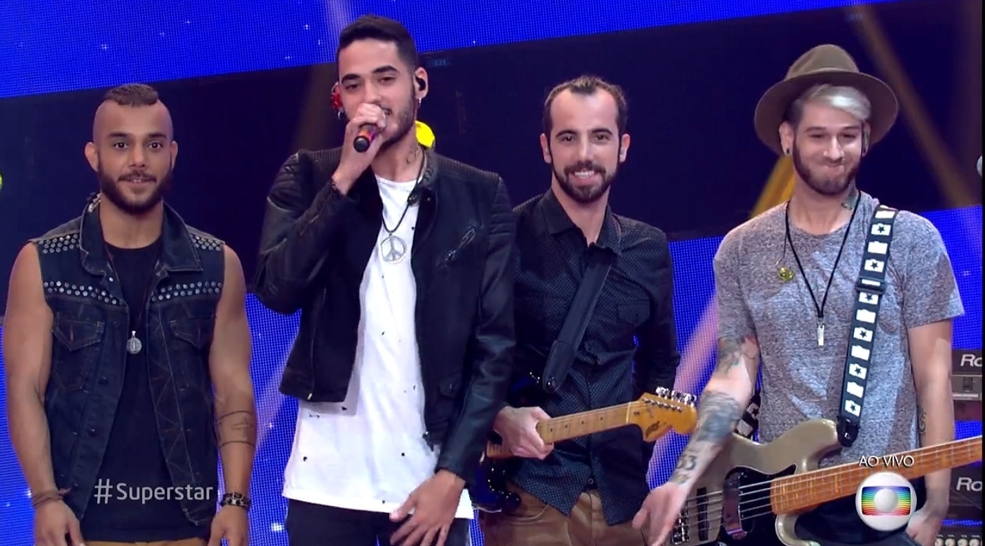 17.abr.2016 - A banda de pop rock melódico Bella Xu música autoral "Incondicional" no palco do programa "SuperStar" - Reprodução/TV Globo