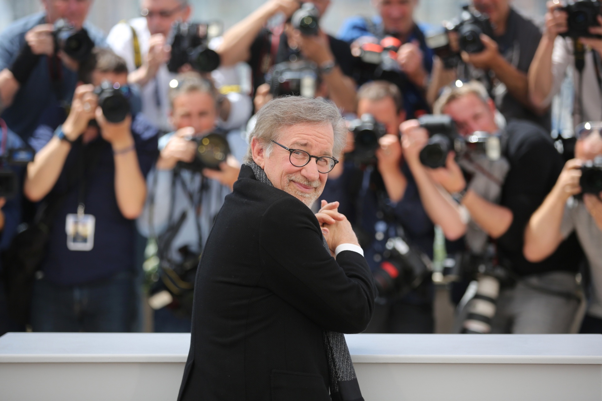14.mai.2016- O diretor Steven Spielberg posa para os fotógrafos durante a divulgação do filme "O Bom Gigante Amigo" no 69º Festival de Cannes - REUTERS/Yves Herman