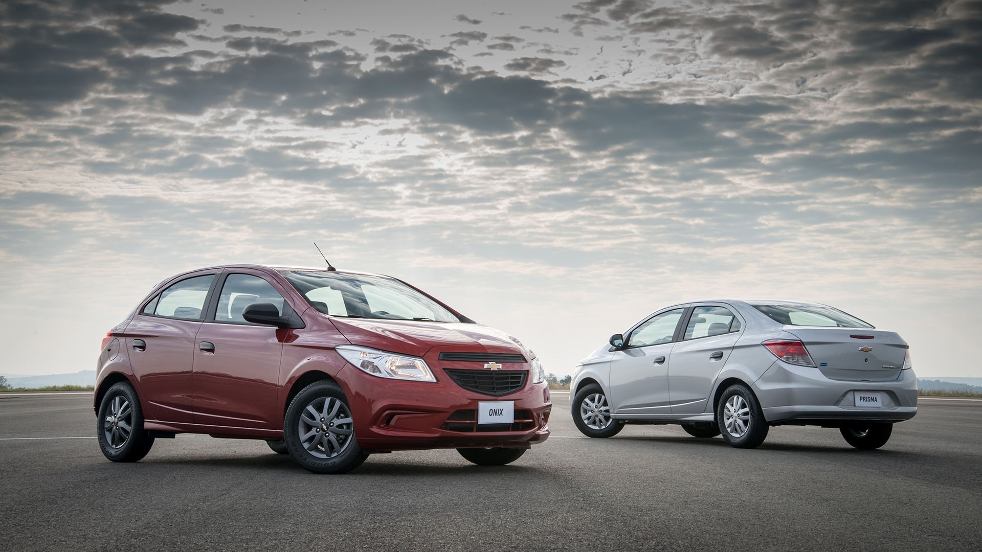 Chevrolet Onix e Prisma Joy 2017 - Divulgação