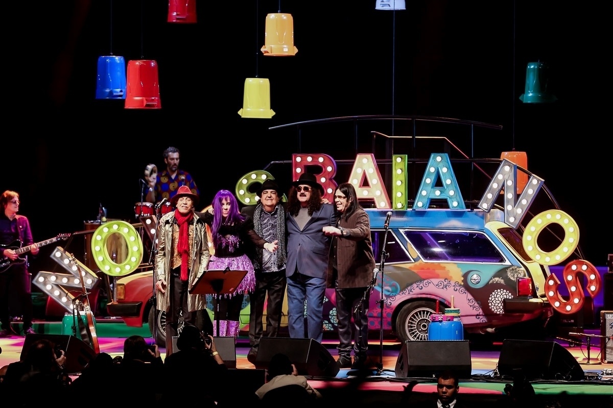 12.ago.2016 - Os Novos Baianos, banda formada por Moraes Moreira, Baby do Brasil, Pepeu Gomes, Paulinho Boca de Cantor, Luiz Galvão, se reuniram na noite desta sexta-feira para um show em SP. A apresentação faz parte da turnê "Acabou Chorare os Novos Baianos" - Manuela Scarpa /Brazil News