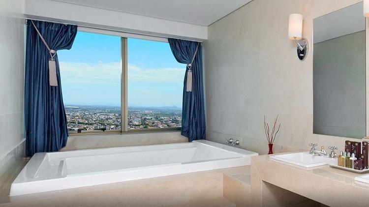 O banheiro da suíte presidencial do hotel Sheraton de Porto Alegre - Divulgação - Divulgação