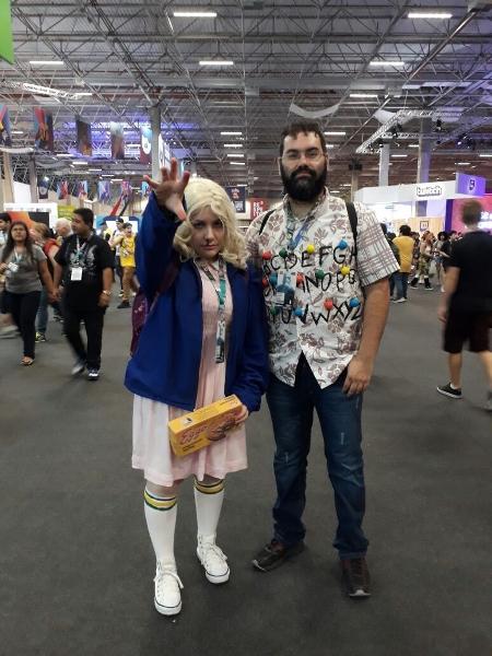 Os irmãos Aline e Victor Moletta se vestem como personagens da série "Stranger Things" na CCXP 2017 - Paulo Pacheco