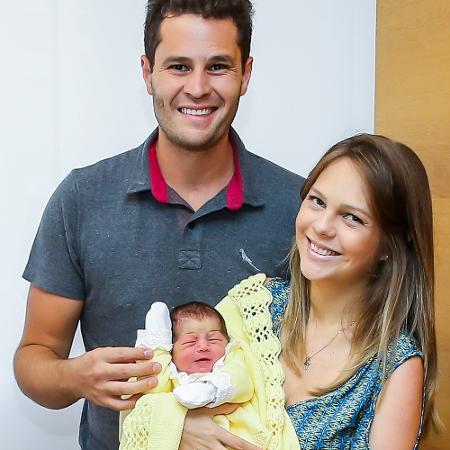 Pedro Leonardo com a filha, Maria Vitória, na maternidade em SP - Manuela Scarpa/Brazil News - Manuela Scarpa/Brazil News