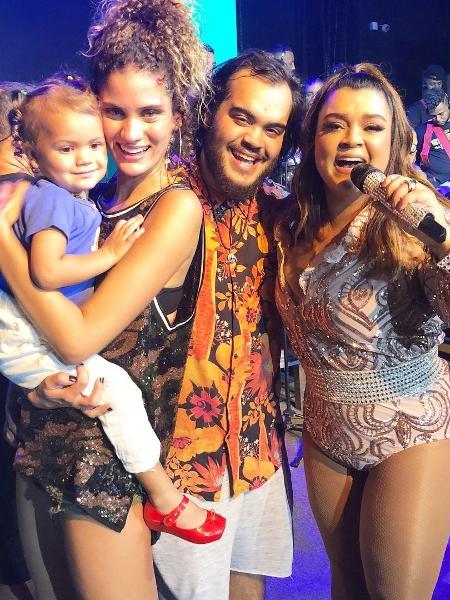 Laura Fernandez com a filha, Sol de Maria no colo, Francisco Gil e Preta Gil - Reprodução/Instagram