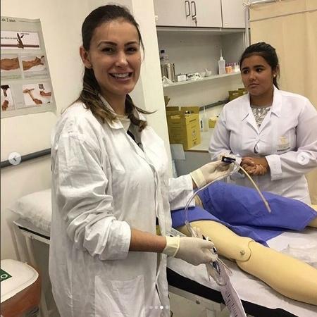 Andressa Urach mostra a rotina das aulas de enfermagem - Reprodução/Instagram/@andressaurachoficial