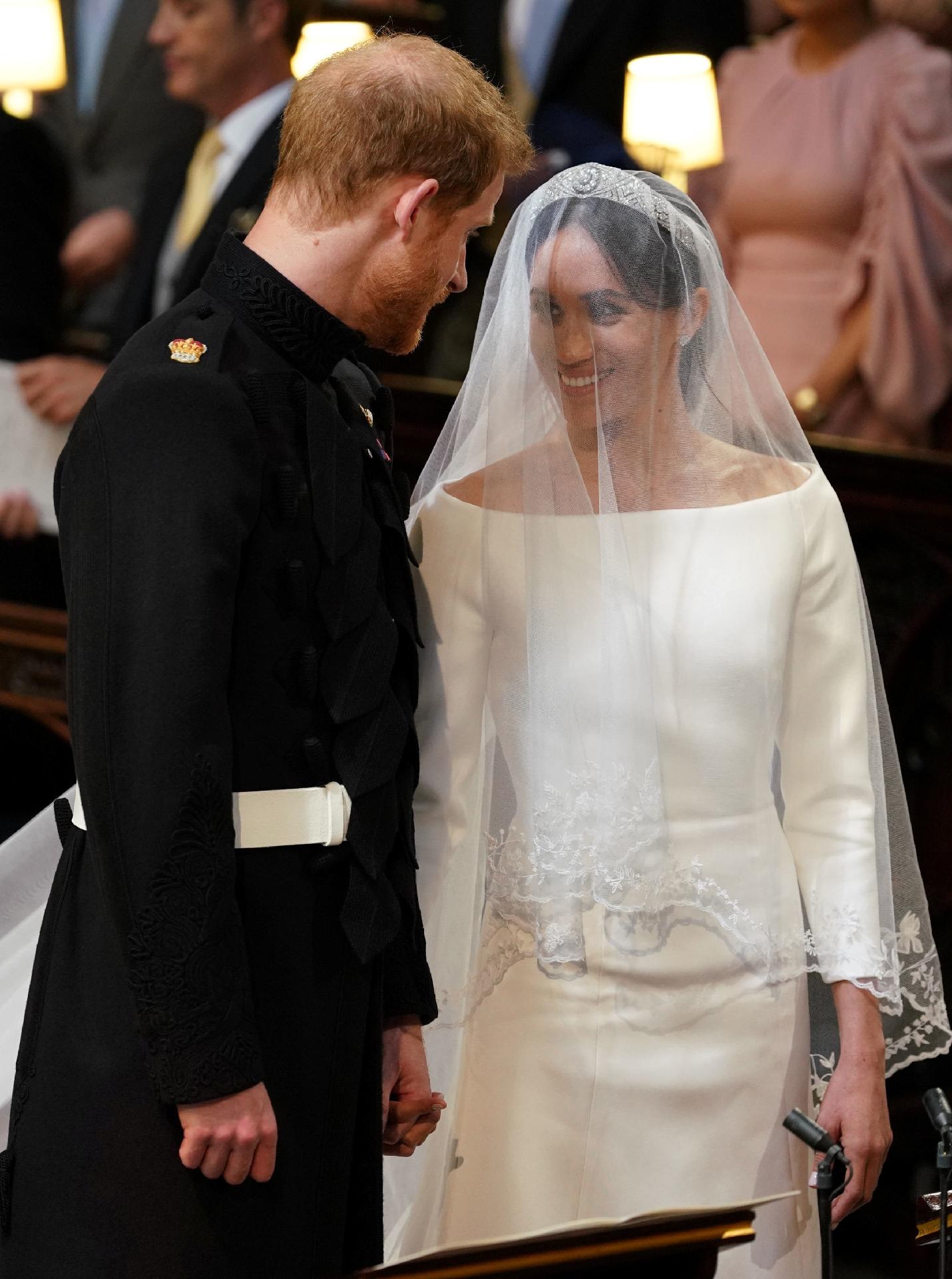 Fotos Casamento Real O Vestido De Noiva De Meghan Markle Em Detalhes Uol