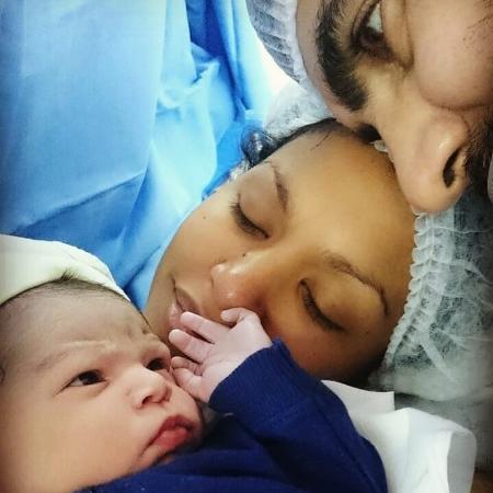 Atriz Cinthya Rachel publica foto do parto de seu primeiro filho, Joaquín - Reprodução/Instagram/cinthyarachel