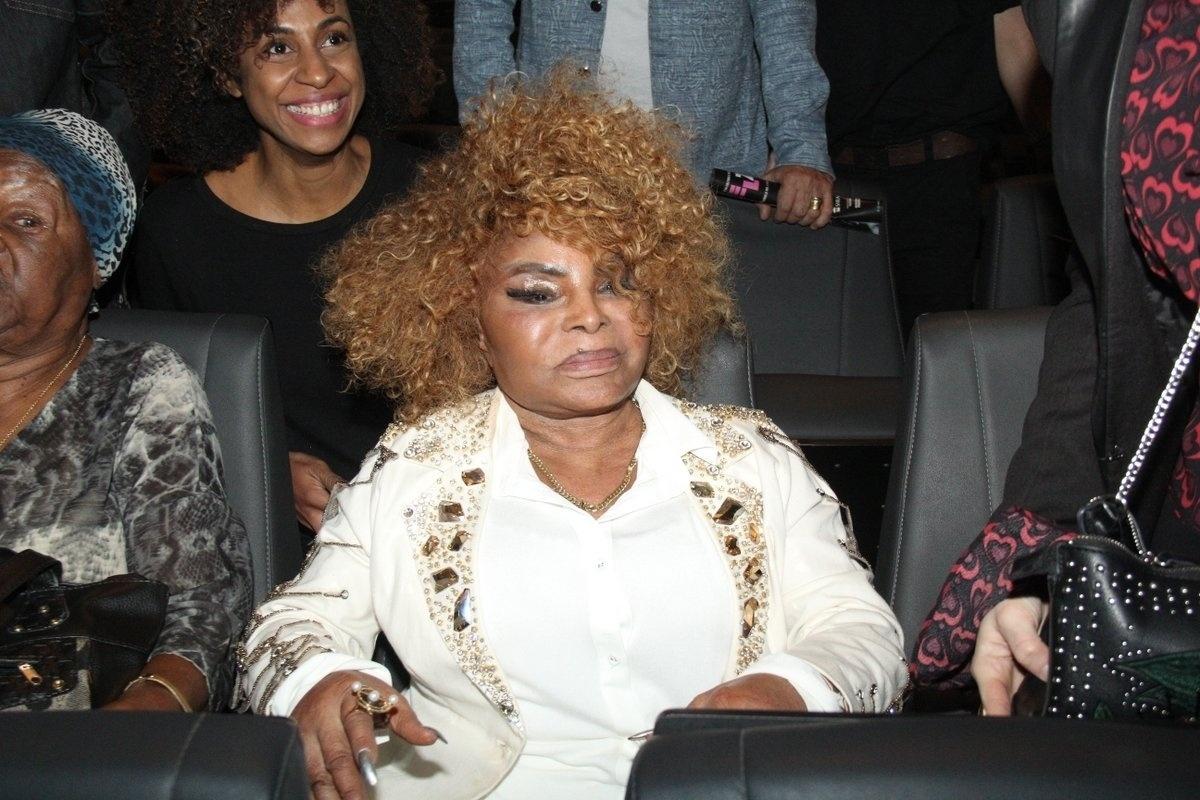 Aos 81 anos, Elza Soares assiste musical em homenagem a sua trajetória - Ag.News